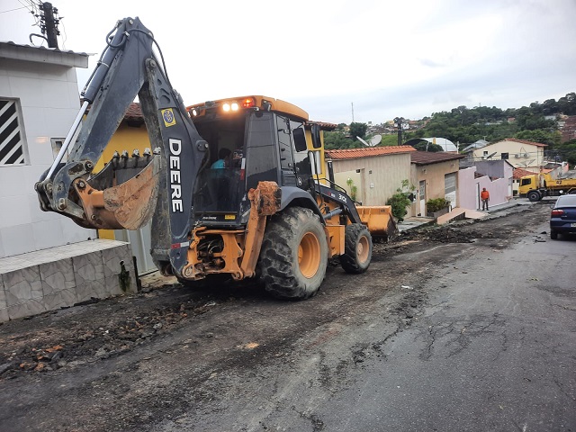 Prefeitura de Manaus realiza manutenção viária no conjunto Galileia