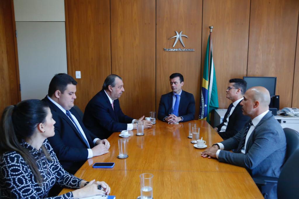 Prefeito retorna de Brasília com garantia de R$ 600 milhões em investimentos e apoio federal para atender famílias carentes