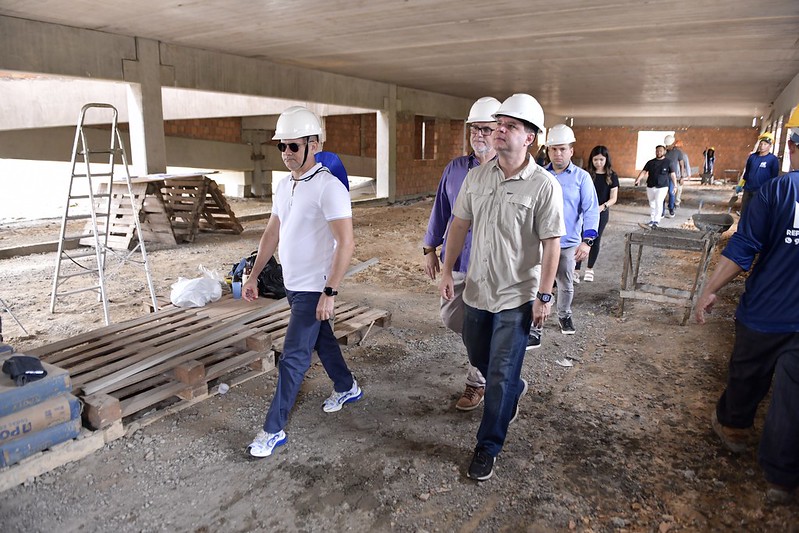 Prefeito vistoria obras de UBS ‘mini-hospital’ na zona Norte