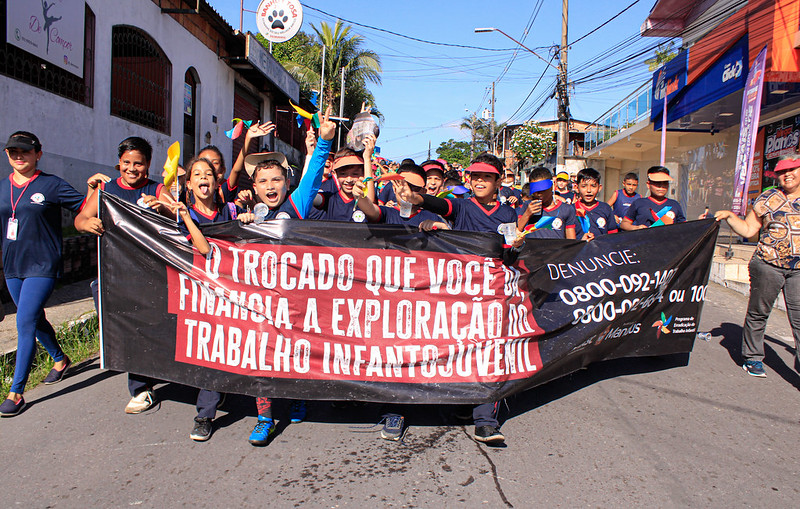 Prefeitura realiza caminhada alusiva ao Dia Internacional de Combate ao Trabalho Infantil