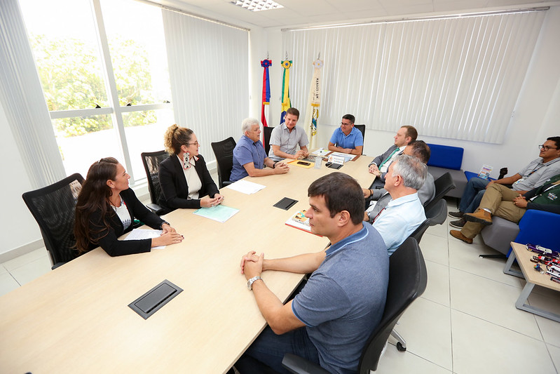 Prefeitura de Manaus dialoga com associação dos flutuantes do Tarumã sobre decisão judicial