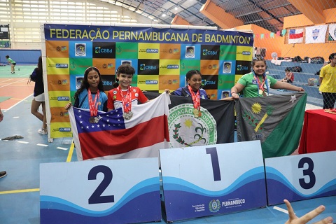 Atletas do programa ‘Manaus Olímpica’ ganham 12 medalhas no II Regional Norte-Nordeste de Badminton, em Recife