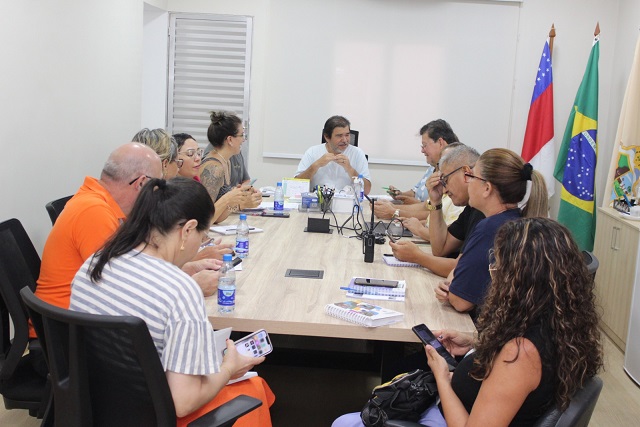 Prefeitura de Manaus alinha estratégias de abordagem social à população em situação de rua no Centro