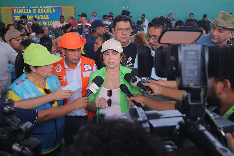 Ajuda humanitária da Prefeitura de Manaus beneficia quase mil famílias ribeirinhas no Tarumã