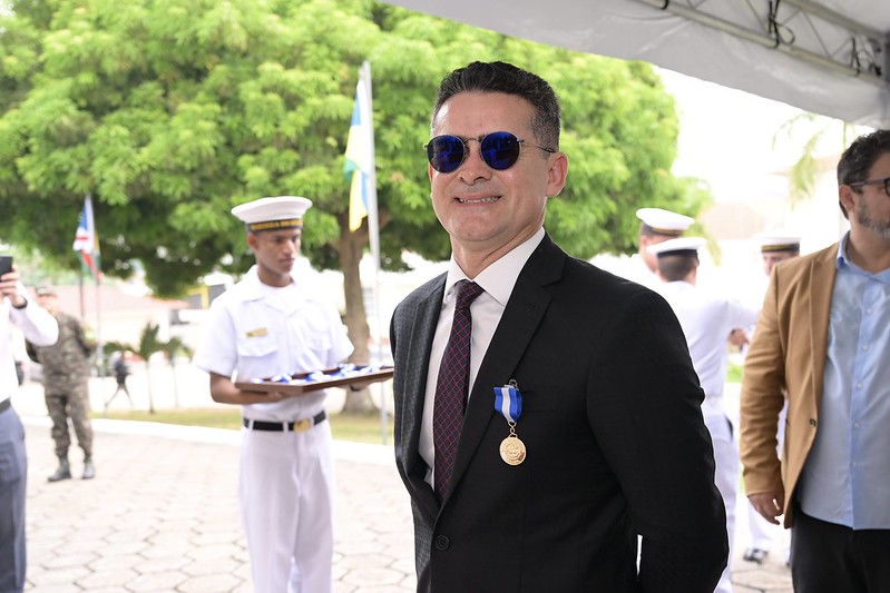 Prefeito recebe medalha ‘Amigo da Marinha’