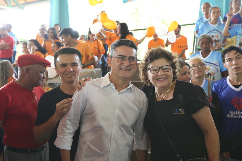 Prefeito entrega equipamentos para 69 instituições de Manaus para atender 78 mil pessoas