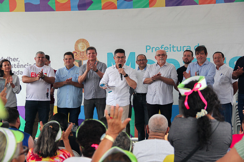 Prefeito entrega Cras totalmente revitalizado aos moradores do bairro Colônia Terra Nova