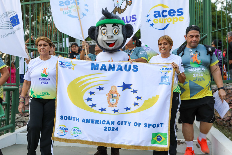 Manaus recebe título e bandeira de ‘Cidade Sul-Americana do Desporto’ de 2024