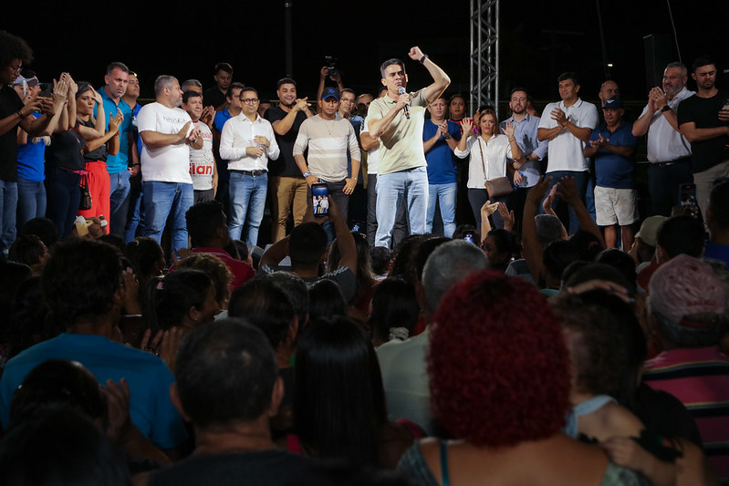 Prefeito assina termo que expande programa ‘Manaus Legal’ e garante registro de imóveis aos moradores do bairro Zumbi dos Palmares